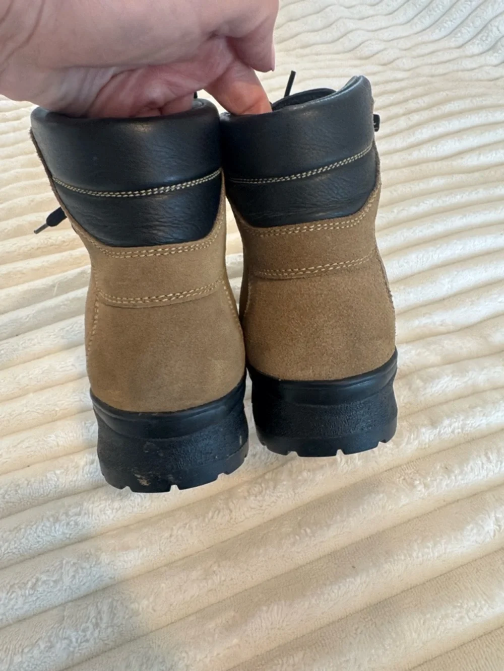 L.L. Bean Gore-Tex Hiking Boots Sueded Leather Vibram Sole M 8.5 W 10